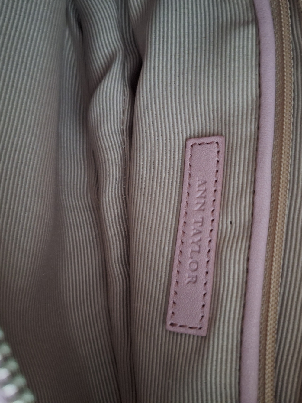 Ann Taylor Blush Pink Shoulder Bag with Chain Accent - Picture 3 of 3